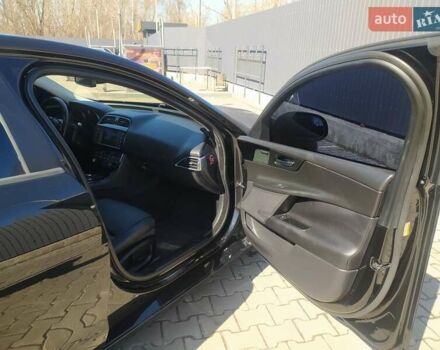 Черный Ягуар XE, объемом двигателя 2 л и пробегом 137 тыс. км за 15800 $, фото 17 на Automoto.ua