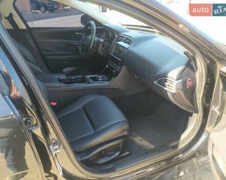 Черный Ягуар XE, объемом двигателя 2 л и пробегом 137 тыс. км за 15800 $, фото 15 на Automoto.ua