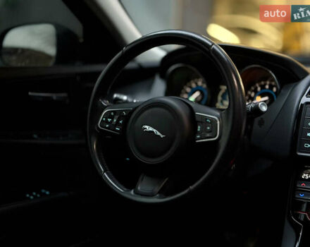 Черный Ягуар XE, объемом двигателя 2 л и пробегом 139 тыс. км за 14000 $, фото 22 на Automoto.ua