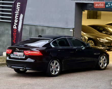Черный Ягуар XE, объемом двигателя 2 л и пробегом 139 тыс. км за 14000 $, фото 7 на Automoto.ua