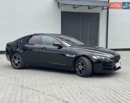Черный Ягуар XE, объемом двигателя 2 л и пробегом 88 тыс. км за 18001 $, фото 4 на Automoto.ua