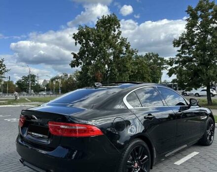 Черный Ягуар XE, объемом двигателя 2 л и пробегом 56 тыс. км за 18500 $, фото 5 на Automoto.ua