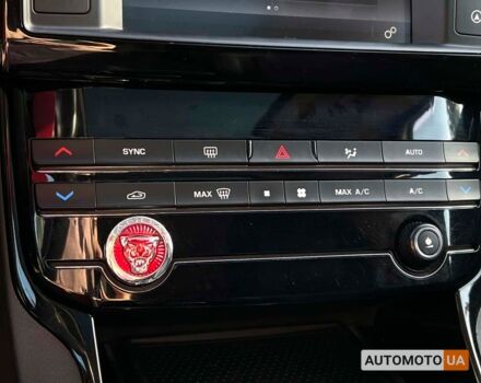 Черный Ягуар XE, объемом двигателя 2 л и пробегом 132 тыс. км за 16500 $, фото 18 на Automoto.ua