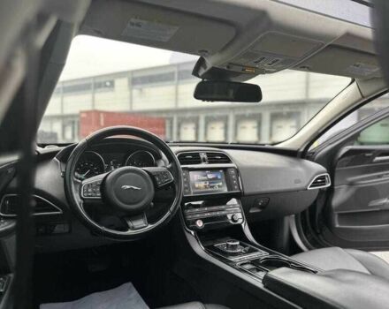 Черный Ягуар XE, объемом двигателя 2 л и пробегом 58 тыс. км за 3100 $, фото 9 на Automoto.ua