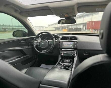 Черный Ягуар XE, объемом двигателя 2 л и пробегом 58 тыс. км за 3100 $, фото 10 на Automoto.ua