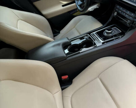 Черный Ягуар XE, объемом двигателя 2 л и пробегом 78 тыс. км за 16900 $, фото 12 на Automoto.ua