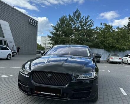 Черный Ягуар XE, объемом двигателя 2 л и пробегом 56 тыс. км за 18500 $, фото 4 на Automoto.ua