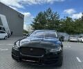 Черный Ягуар XE, объемом двигателя 2 л и пробегом 56 тыс. км за 18500 $, фото 4 на Automoto.ua