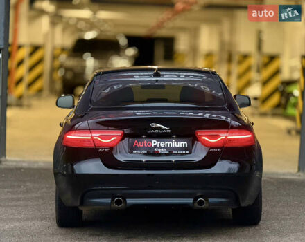 Черный Ягуар XE, объемом двигателя 2 л и пробегом 139 тыс. км за 14000 $, фото 6 на Automoto.ua