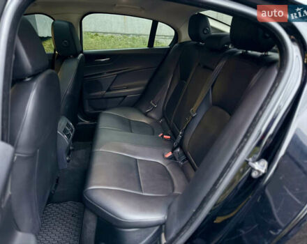 Черный Ягуар XE, объемом двигателя 2 л и пробегом 139 тыс. км за 14000 $, фото 15 на Automoto.ua