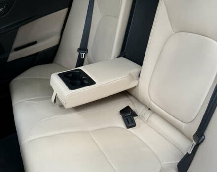 Черный Ягуар XE, объемом двигателя 2 л и пробегом 78 тыс. км за 16900 $, фото 14 на Automoto.ua
