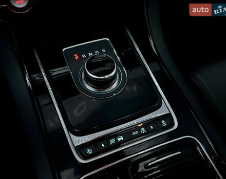 Черный Ягуар XE, объемом двигателя 2 л и пробегом 139 тыс. км за 14000 $, фото 26 на Automoto.ua