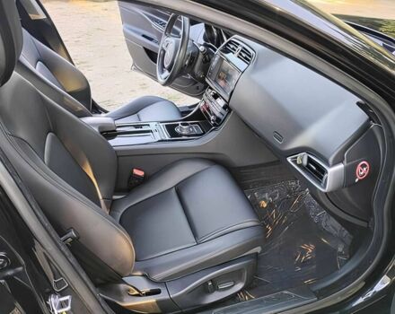 Чорний Ягуар XE, об'ємом двигуна 2 л та пробігом 49 тис. км за 6900 $, фото 10 на Automoto.ua