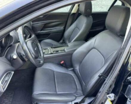 Черный Ягуар XE, объемом двигателя 2 л и пробегом 46 тыс. км за 7000 $, фото 8 на Automoto.ua