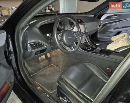 Чорний Ягуар XE, об'ємом двигуна 2 л та пробігом 58 тис. км за 25000 $, фото 1 на Automoto.ua