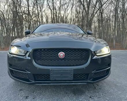 Черный Ягуар XE, объемом двигателя 2 л и пробегом 50 тыс. км за 7000 $, фото 1 на Automoto.ua
