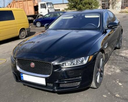 Черный Ягуар XE, объемом двигателя 2 л и пробегом 83 тыс. км за 25899 $, фото 3 на Automoto.ua