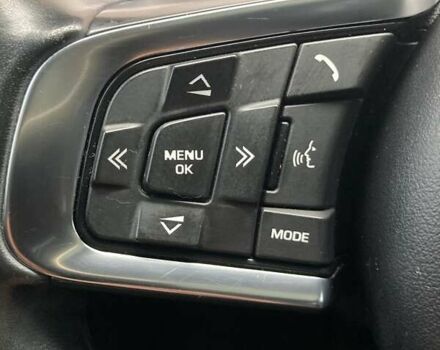 Черный Ягуар XE, объемом двигателя 2 л и пробегом 83 тыс. км за 25899 $, фото 23 на Automoto.ua