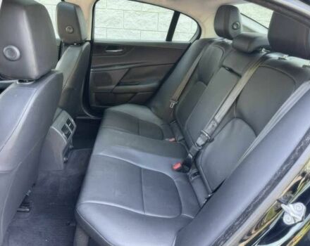 Черный Ягуар XE, объемом двигателя 2 л и пробегом 46 тыс. км за 7000 $, фото 10 на Automoto.ua