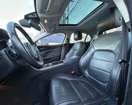 Черный Ягуар XE, объемом двигателя 2 л и пробегом 50 тыс. км за 7000 $, фото 6 на Automoto.ua