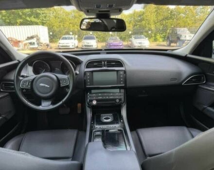 Черный Ягуар XE, объемом двигателя 2 л и пробегом 46 тыс. км за 7000 $, фото 6 на Automoto.ua