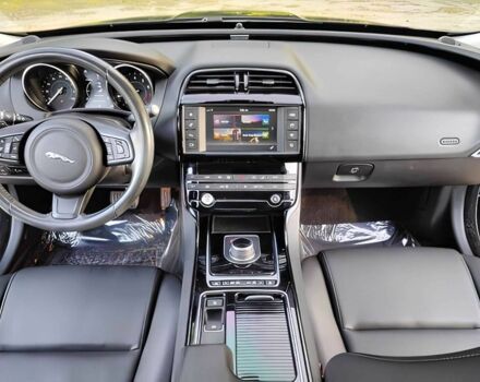 Чорний Ягуар XE, об'ємом двигуна 2 л та пробігом 49 тис. км за 6900 $, фото 7 на Automoto.ua