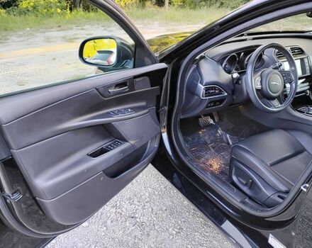 Чорний Ягуар XE, об'ємом двигуна 2 л та пробігом 49 тис. км за 6900 $, фото 6 на Automoto.ua