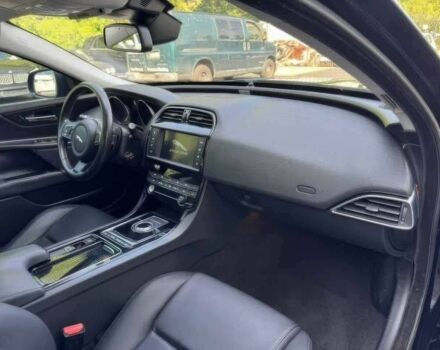 Черный Ягуар XE, объемом двигателя 2 л и пробегом 46 тыс. км за 7000 $, фото 7 на Automoto.ua