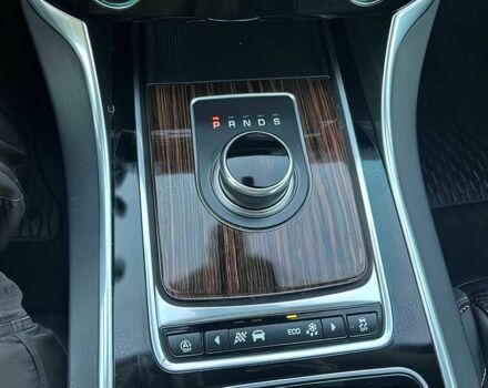 Черный Ягуар XE, объемом двигателя 2 л и пробегом 50 тыс. км за 7000 $, фото 10 на Automoto.ua