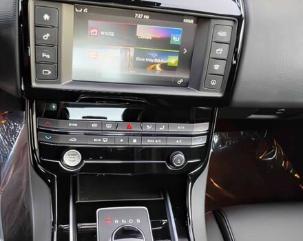 Чорний Ягуар XE, об'ємом двигуна 2 л та пробігом 49 тис. км за 6900 $, фото 8 на Automoto.ua