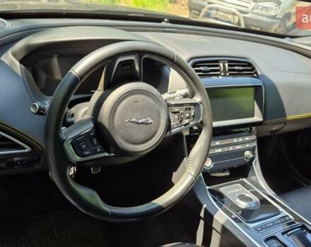 Черный Ягуар XE, объемом двигателя 2 л и пробегом 48 тыс. км за 25000 $, фото 9 на Automoto.ua