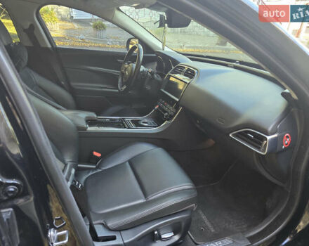 Черный Ягуар XE, объемом двигателя 2 л и пробегом 107 тыс. км за 18800 $, фото 25 на Automoto.ua