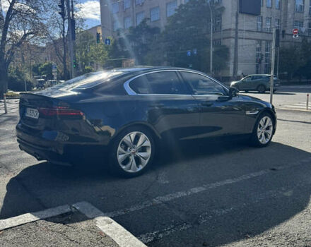 Черный Ягуар XE, объемом двигателя 2 л и пробегом 69 тыс. км за 22000 $, фото 3 на Automoto.ua