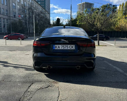 Черный Ягуар XE, объемом двигателя 2 л и пробегом 69 тыс. км за 22000 $, фото 4 на Automoto.ua