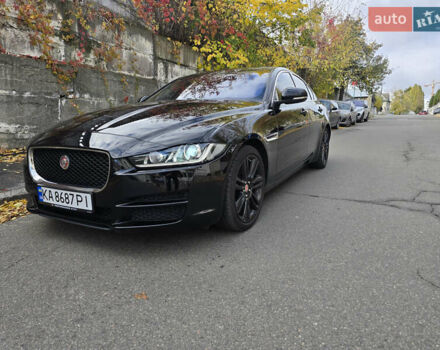 Черный Ягуар XE, объемом двигателя 2 л и пробегом 107 тыс. км за 18800 $, фото 2 на Automoto.ua