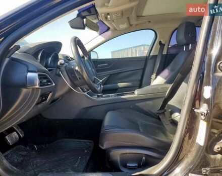 Черный Ягуар XE, объемом двигателя 2 л и пробегом 146 тыс. км за 3600 $, фото 7 на Automoto.ua