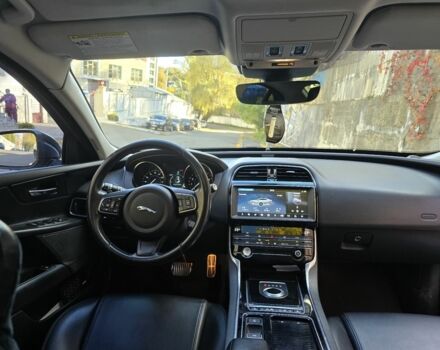 Черный Ягуар XE, объемом двигателя 2 л и пробегом 109 тыс. км за 17364 $, фото 7 на Automoto.ua