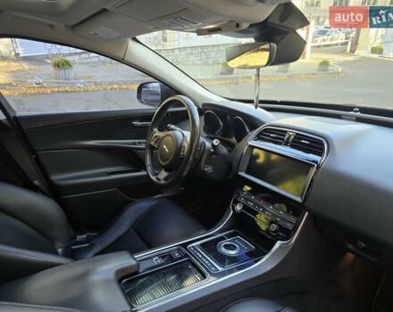 Черный Ягуар XE, объемом двигателя 2 л и пробегом 107 тыс. км за 18800 $, фото 23 на Automoto.ua