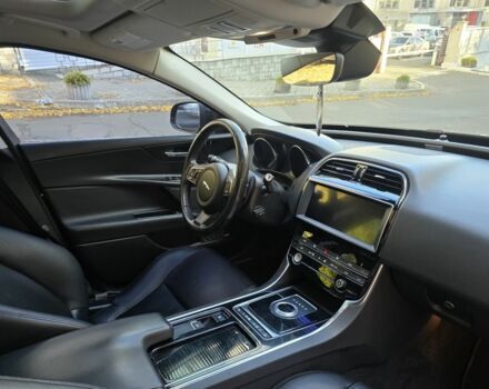 Черный Ягуар XE, объемом двигателя 2 л и пробегом 109 тыс. км за 17364 $, фото 8 на Automoto.ua