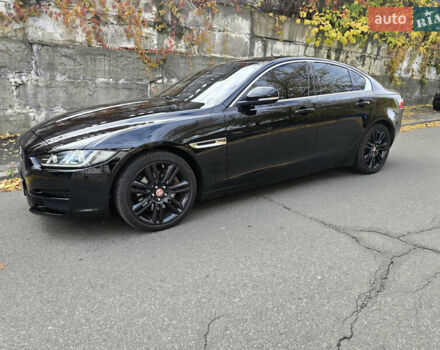 Черный Ягуар XE, объемом двигателя 2 л и пробегом 107 тыс. км за 18800 $, фото 4 на Automoto.ua