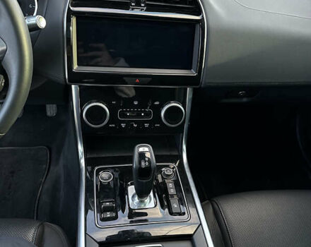 Чорний Ягуар XE, об'ємом двигуна 2 л та пробігом 16 тис. км за 26300 $, фото 14 на Automoto.ua