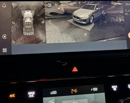 Черный Ягуар XE, объемом двигателя 2 л и пробегом 39 тыс. км за 43000 $, фото 14 на Automoto.ua