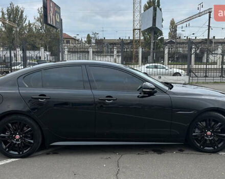 Черный Ягуар XE, объемом двигателя 2 л и пробегом 39 тыс. км за 43000 $, фото 4 на Automoto.ua