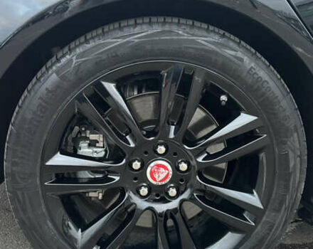 Черный Ягуар XE, объемом двигателя 2 л и пробегом 39 тыс. км за 43000 $, фото 11 на Automoto.ua