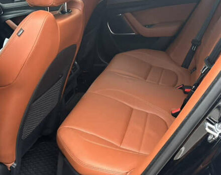 Черный Ягуар XE, объемом двигателя 2 л и пробегом 39 тыс. км за 43000 $, фото 9 на Automoto.ua