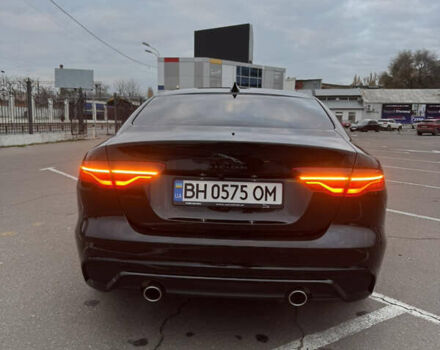Черный Ягуар XE, объемом двигателя 2 л и пробегом 39 тыс. км за 43000 $, фото 1 на Automoto.ua