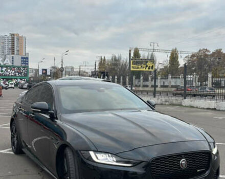 Черный Ягуар XE, объемом двигателя 2 л и пробегом 39 тыс. км за 43000 $, фото 2 на Automoto.ua