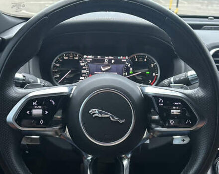 Черный Ягуар XE, объемом двигателя 2 л и пробегом 39 тыс. км за 43000 $, фото 5 на Automoto.ua