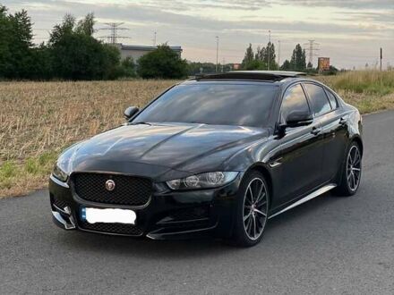 Черный Ягуар XE, объемом двигателя 2 л и пробегом 117 тыс. км за 16500 $, фото 1 на Automoto.ua