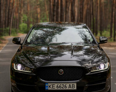 Черный Ягуар XE, объемом двигателя 3 л и пробегом 81 тыс. км за 23000 $, фото 1 на Automoto.ua